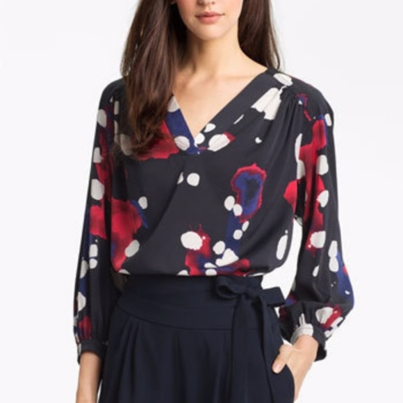 Diane Von Furstenberg Tops - Diane Von Furstenberg Silk New Cahil Top Printed